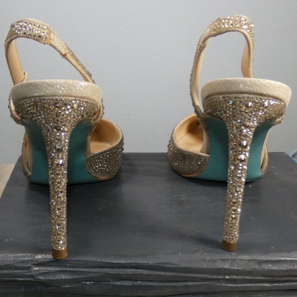 Sexy Betsey Johnson Women's SB-Rocky Pump, Light Gold, 8 - Picture 5 of 10